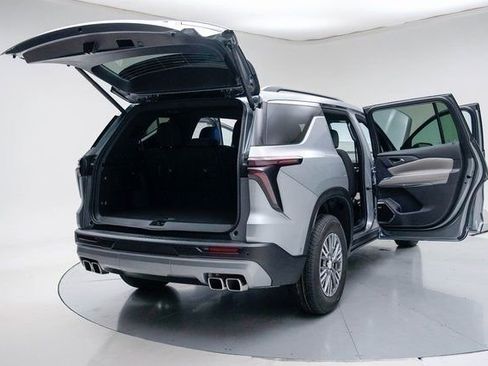 New 2026 Chevrolet Traverse LT w/ Enhanced Driving Package FWD image 21