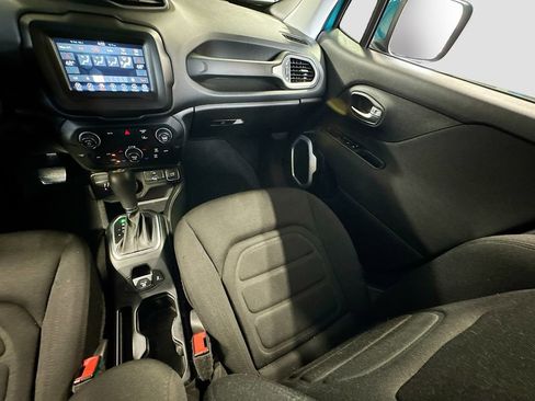 Used 2021 Jeep Renegade Latitude AWD/4WD image 16