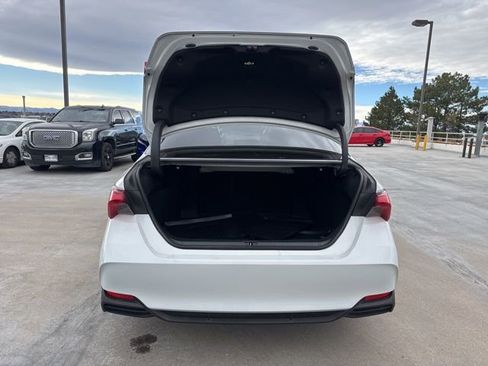 Used 2022 Toyota Avalon XLE w/ Moonroof Package image 28