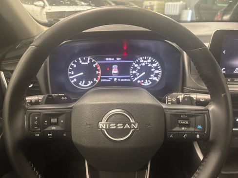 Used 2025 Nissan Rogue SV AWD/4WD image 31