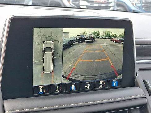 Used 2022 GMC Yukon XL SLT w/ SLT Premium Package AWD/4WD image 14