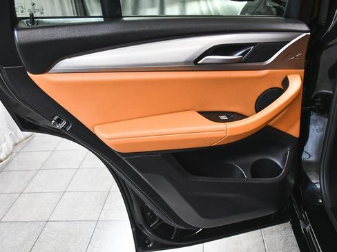 Used 2025 BMW X4 xDrive30i image 12