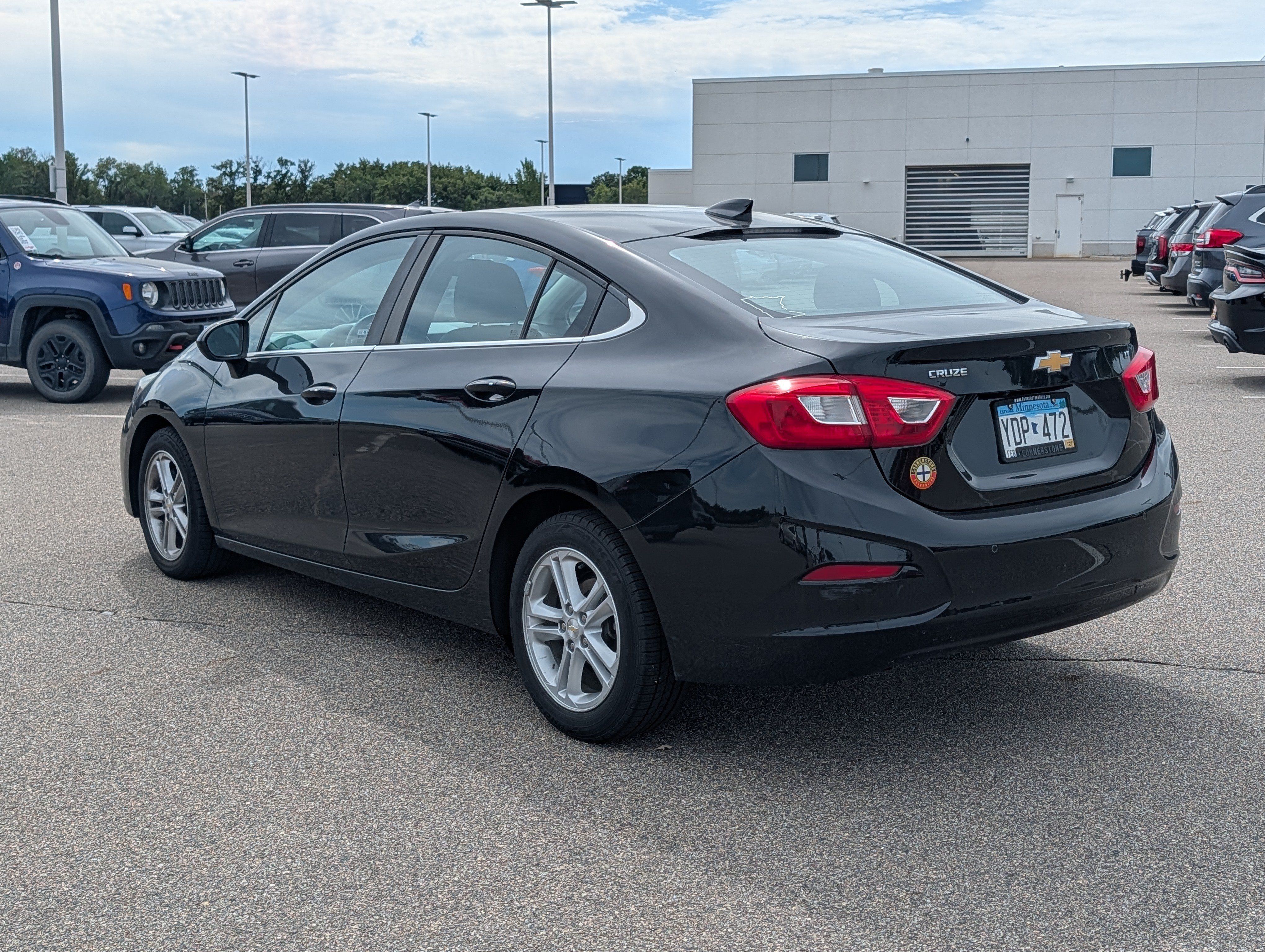 Used 2017 Chevrolet Cruze LT w/ Convenience Package FWD image 3