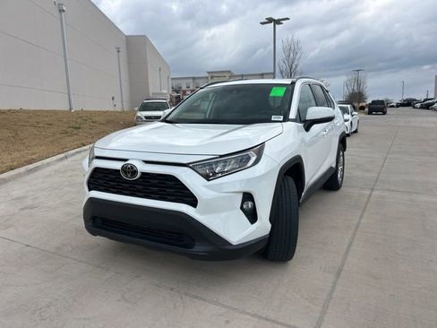 Used 2020 Toyota RAV4 XLE Premium image 7