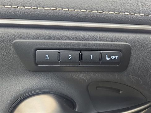 Certified 2025 Lexus ES 300h w/ Premium Package image 10