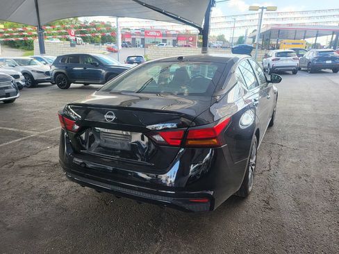 Used 2025 Nissan Altima 2.5 SV FWD image 8