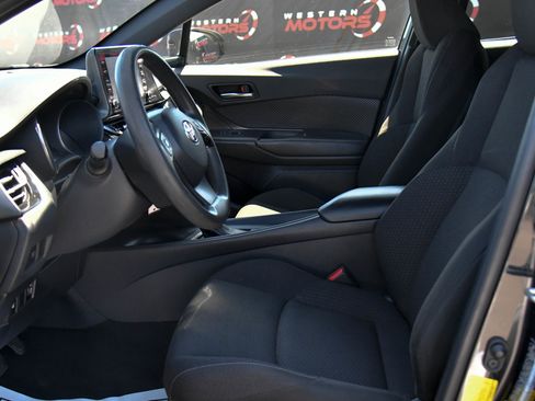 Used 2019 Toyota C-HR LE image 17