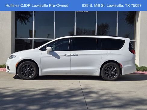 Certified 2021 Chrysler Pacifica Touring-L w/ S Appearance Package image 4
