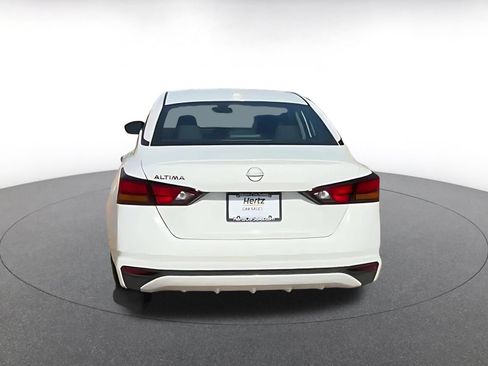 Used 2025 Nissan Altima 2.5 SV FWD image 11