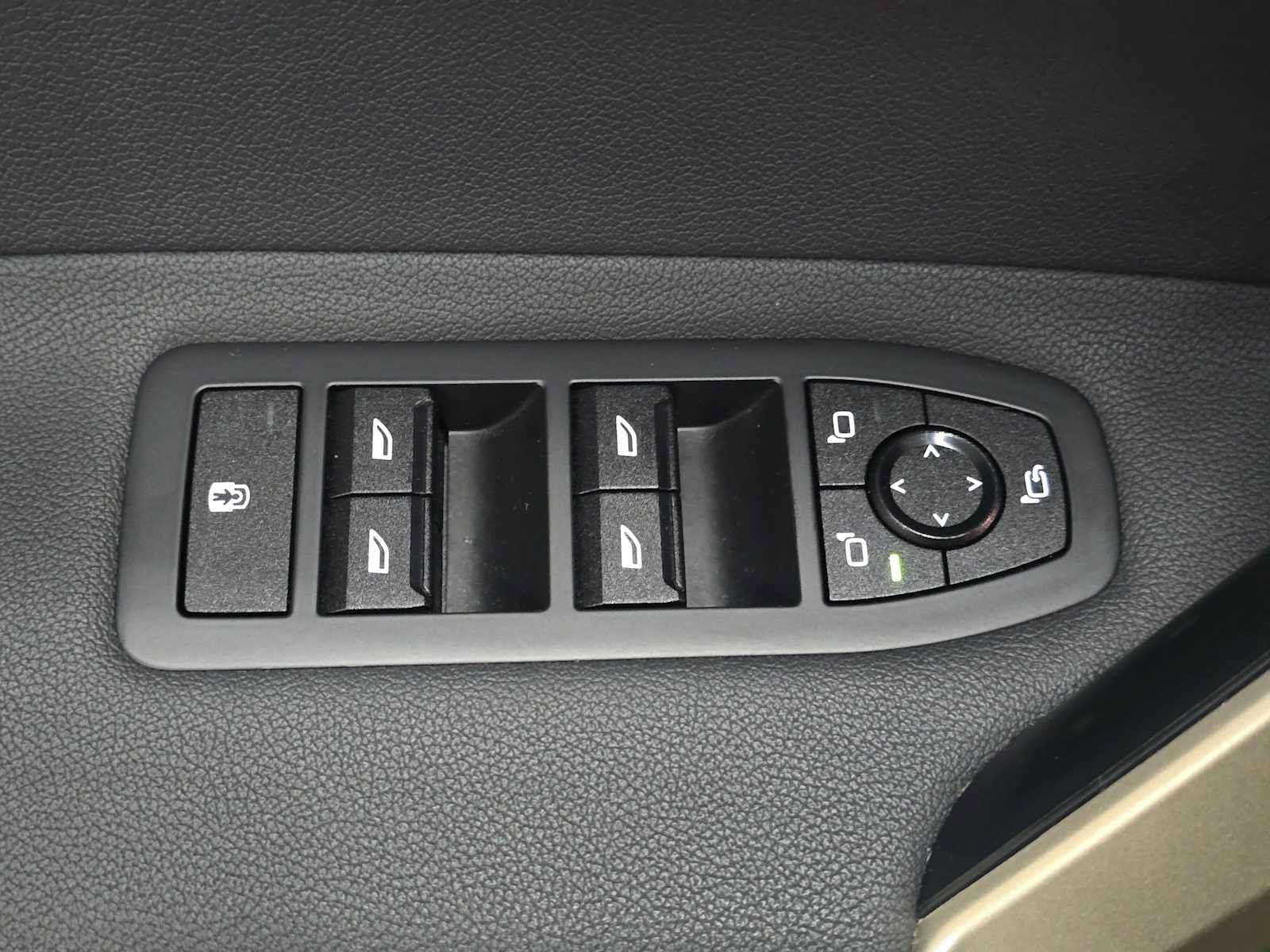 Used 2024 BMW iX xDrive50 w/ Sport Package AWD/4WD image 24