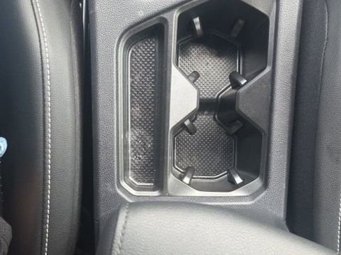 Used 2023 Volkswagen Tiguan SE R-Line image 36