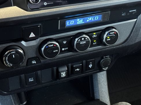 Certified 2023 Toyota Tacoma TRD Off-Road AWD/4WD image 18