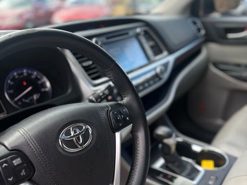 Used 2015 Toyota Highlander Limited Platinum image 9