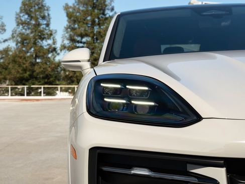 New 2026 Porsche Cayenne Coupe AWD/4WD image 27