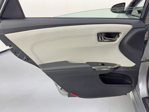 Used 2016 Toyota Avalon Limited w/ Toyota Safety Sense Package image 40