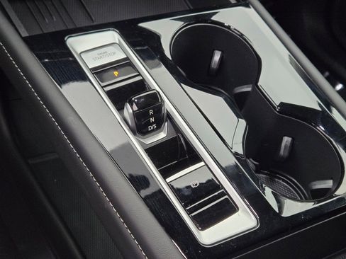 Used 2025 Volkswagen Atlas SE image 29