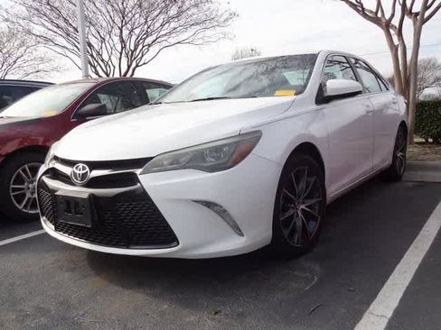 Used 2015 Toyota Camry XSE image 1