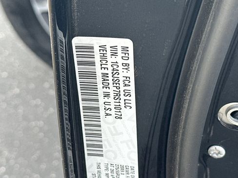 Certified 2024 Jeep Grand Wagoneer L Base image 30