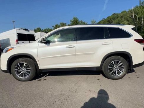 Used 2019 Toyota Highlander XLE AWD/4WD image 5