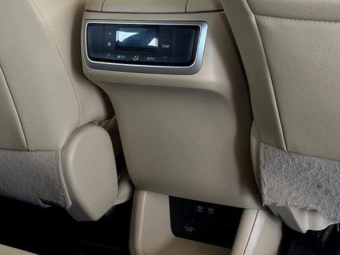 Used 2019 Toyota Highlander XLE image 28