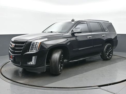Used 2020 Cadillac Escalade Luxury w/ Escalade Sport Edition image 7