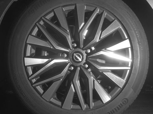 Used 2025 Nissan Altima 2.5 SV FWD image 12