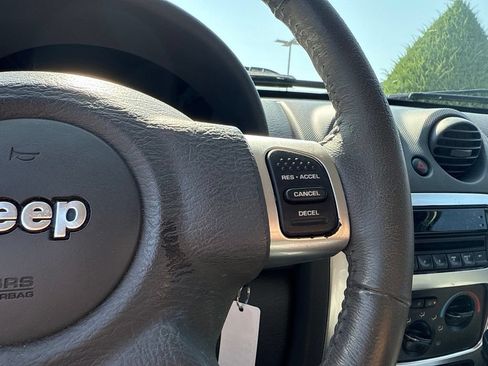 Used 2007 Jeep Liberty Limited AWD/4WD image 8