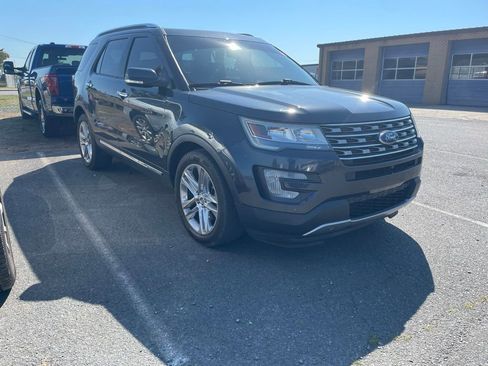 Used 2017 Ford Explorer Limited FWD image 2