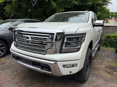 Used 2021 Nissan Titan SL AWD/4WD image 2