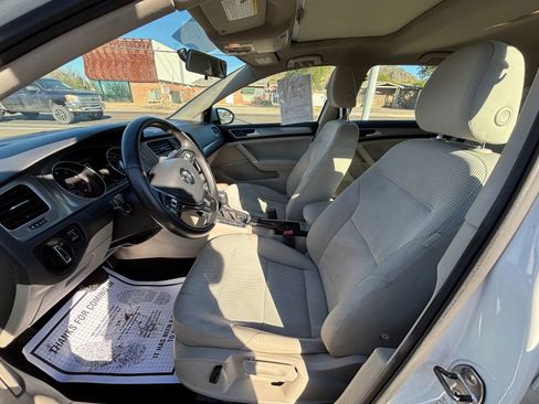 Used 2016 Volkswagen Golf S image 11