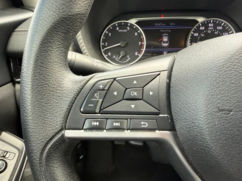Used 2024 Nissan Sentra SV FWD image 16