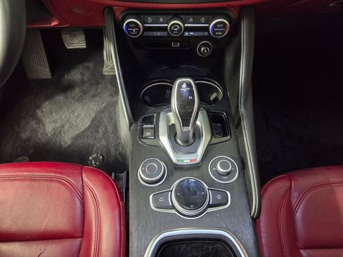 Used 2020 Alfa Romeo Giulia RWD image 11