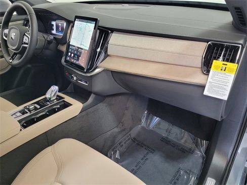 New 2026 Volvo XC90 B6 Plus w/ Protection Package Premier image 13