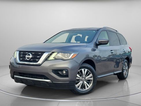 Used 2020 Nissan Pathfinder SV w/ Cargo Package image 2