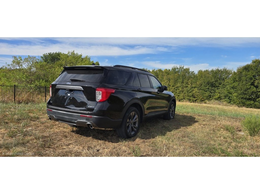 Used 2024 Ford Explorer XLT w/ Equipment Group 202A AWD/4WD image 2