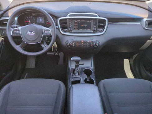 Used 2019 Kia Sorento FWD image 18