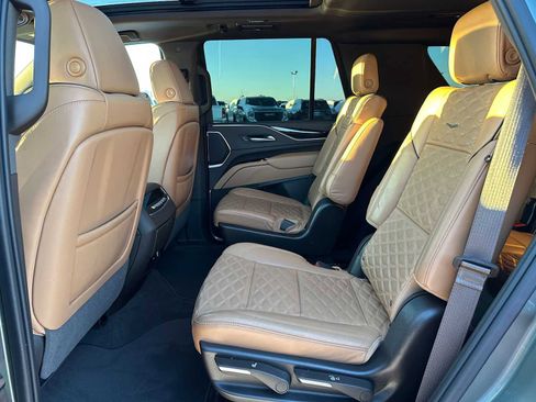 Used 2023 Cadillac Escalade Premium Luxury w/ Performance Package image 18