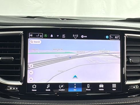 Used 2024 Chrysler Pacifica Select image 30