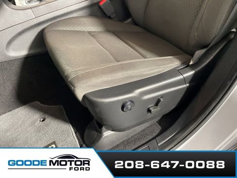 Used 2021 Jeep Grand Cherokee Laredo AWD/4WD image 11