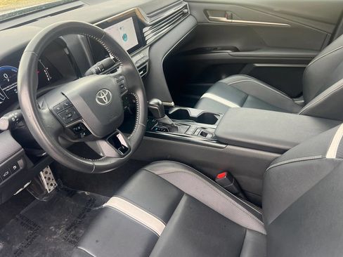 Used 2025 Toyota Camry SE FWD image 10