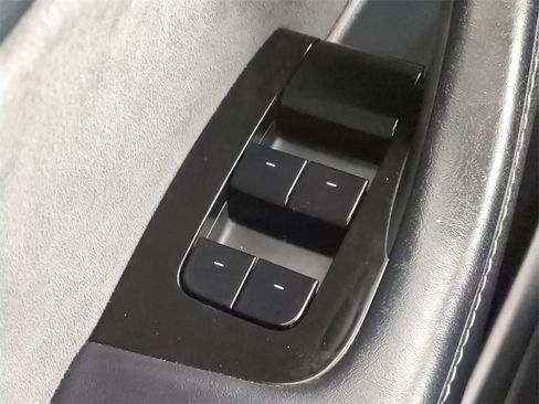 Used 2021 Tesla Model Y Long Range image 30