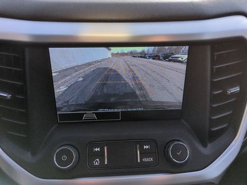 Used 2023 GMC Acadia SLE image 16