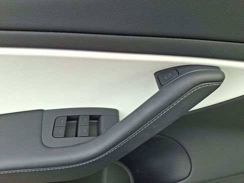 Used 2021 Tesla Model 3 Standard Range Plus image 13