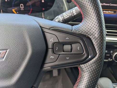 Used 2024 Chevrolet Trax RS FWD image 34