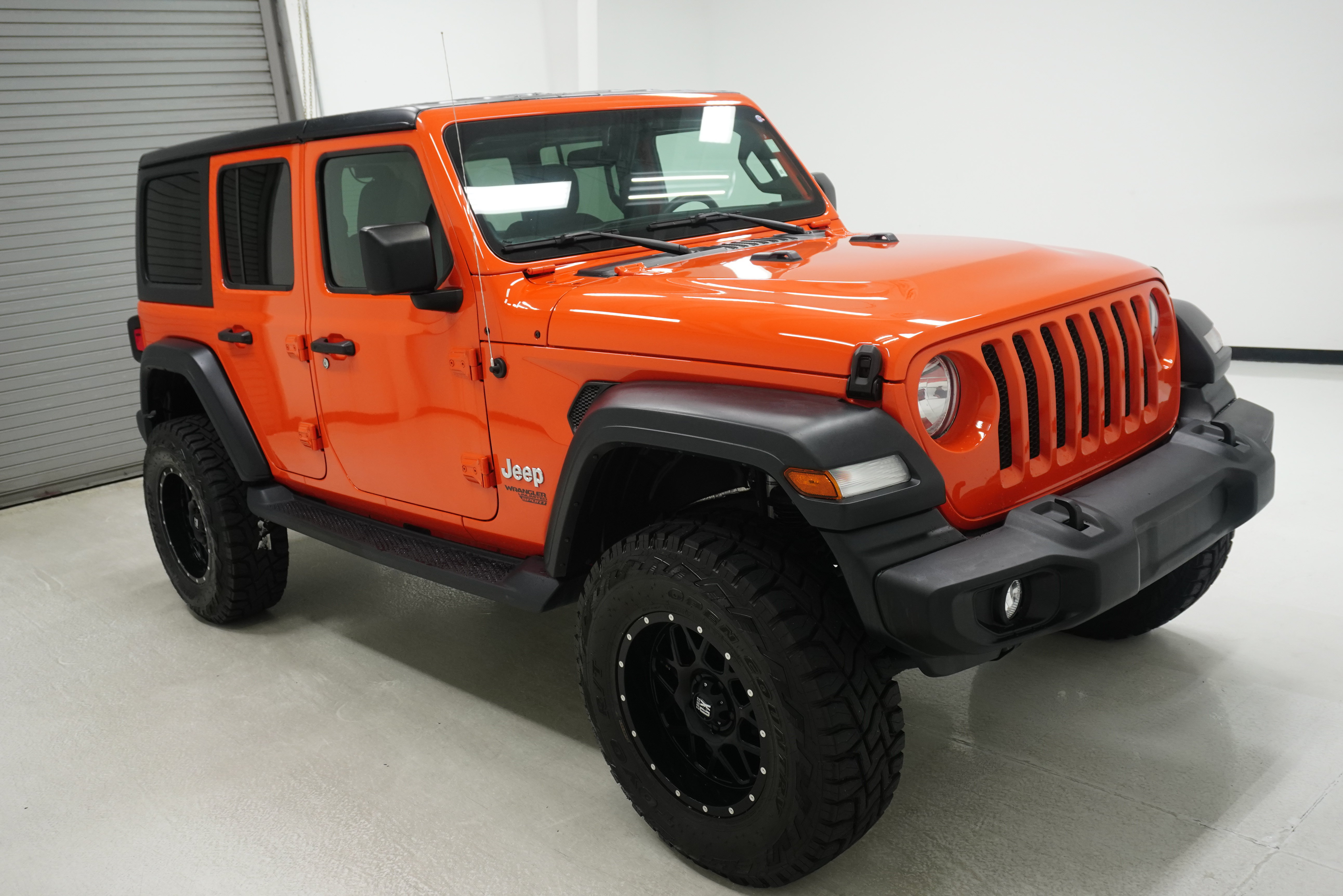 Used 2018 Jeep Wrangler Unlimited Sport S AWD/4WD image 3