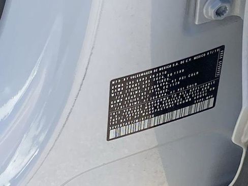 Used 2018 Volkswagen Tiguan SE w/ Panoramic Sunroof Package image 30