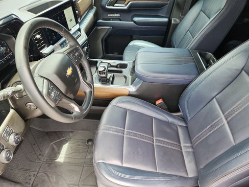 Used 2024 Chevrolet Silverado 1500 High Country w/ High Country Premium Package AWD/4WD image 12