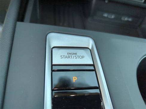 New 2026 Volkswagen Atlas SE image 38