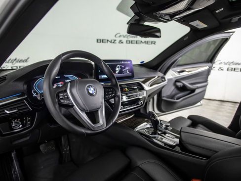 Used 2021 BMW 530e w/ Convenience Package RWD image 17