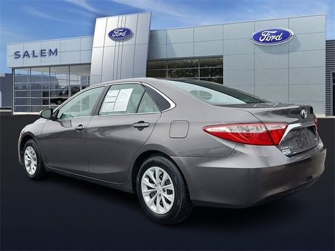 Used 2017 Toyota Camry LE image 4